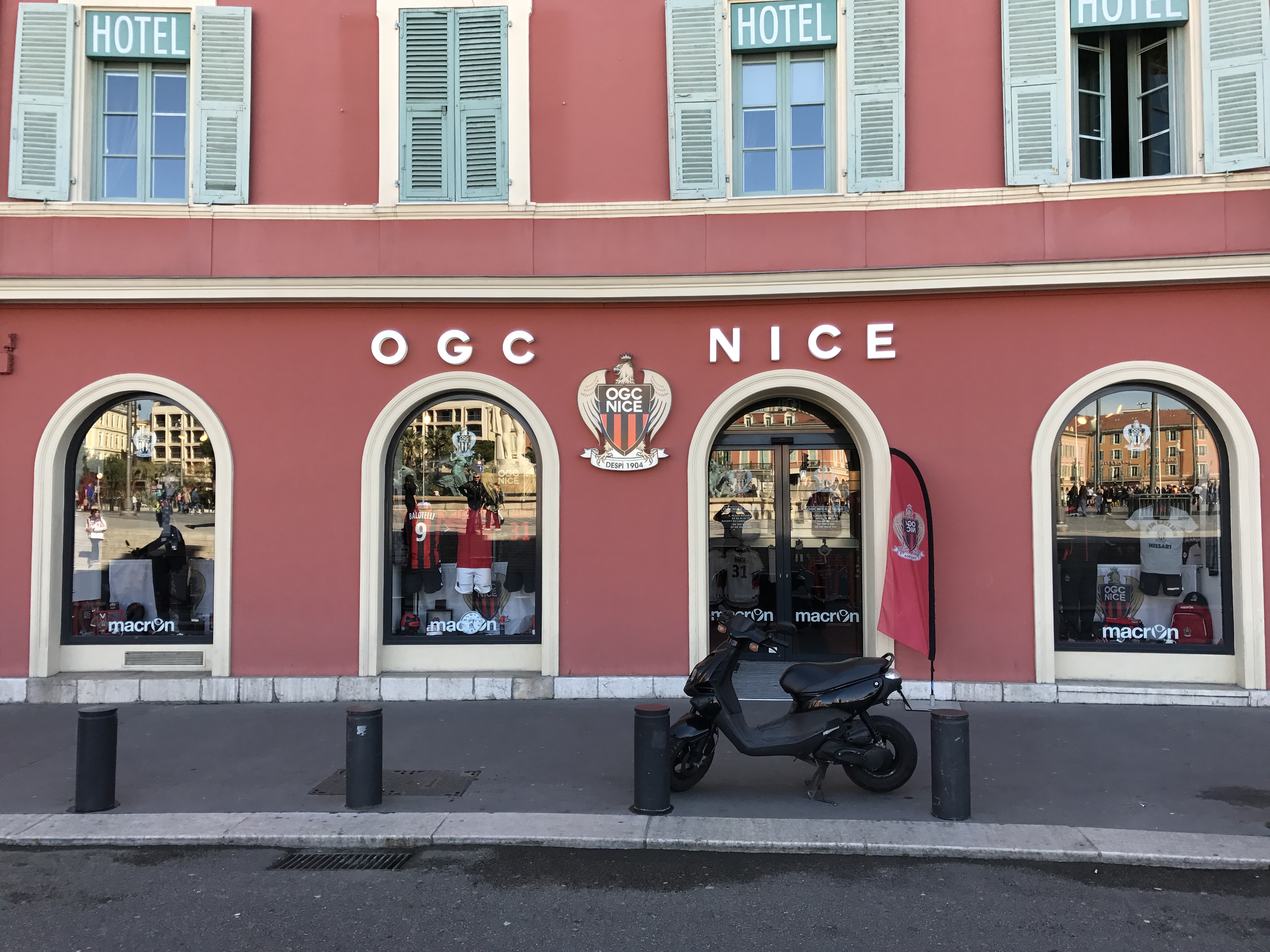 OGC Nice merchandising