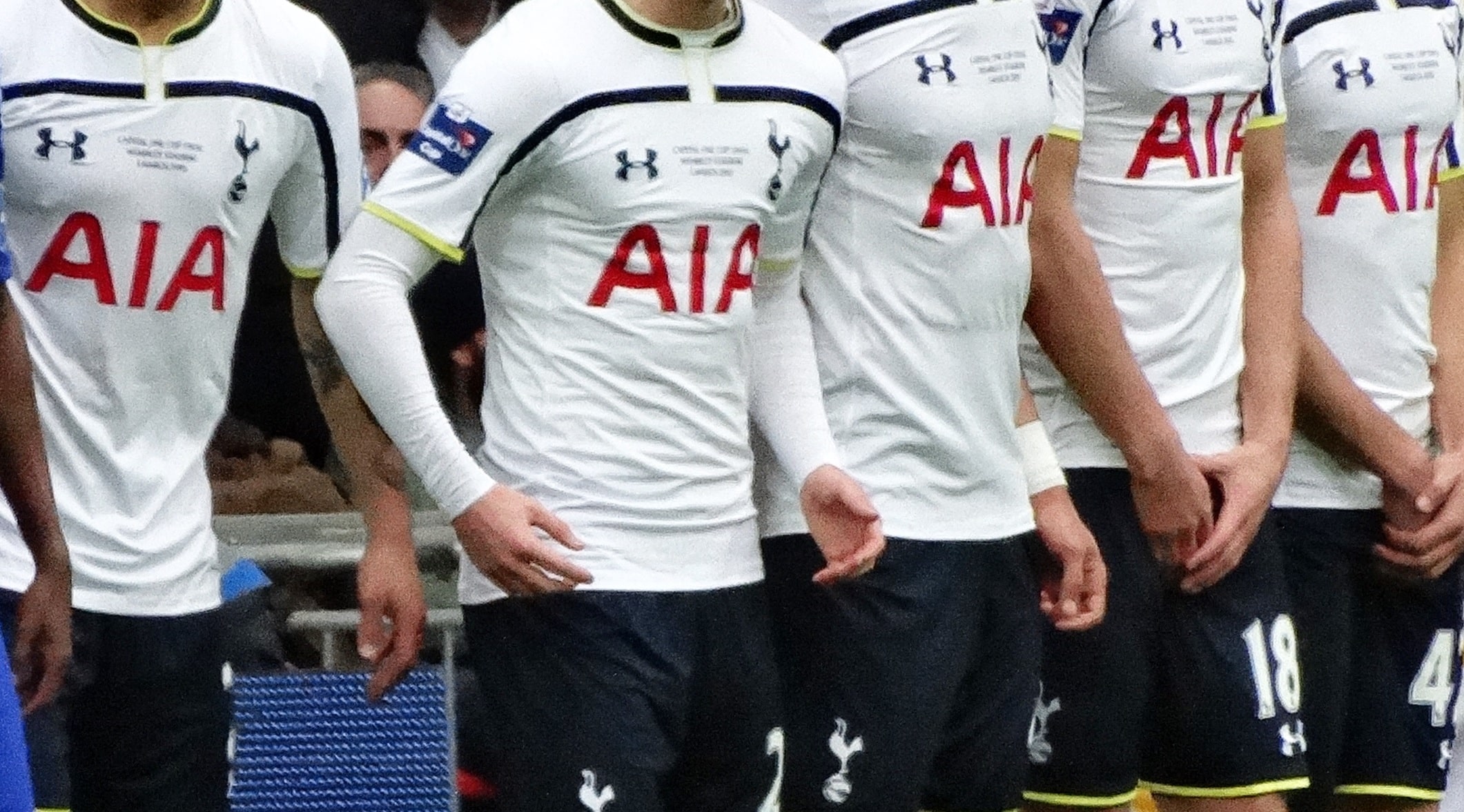 tottenham sponsoring maillot aia