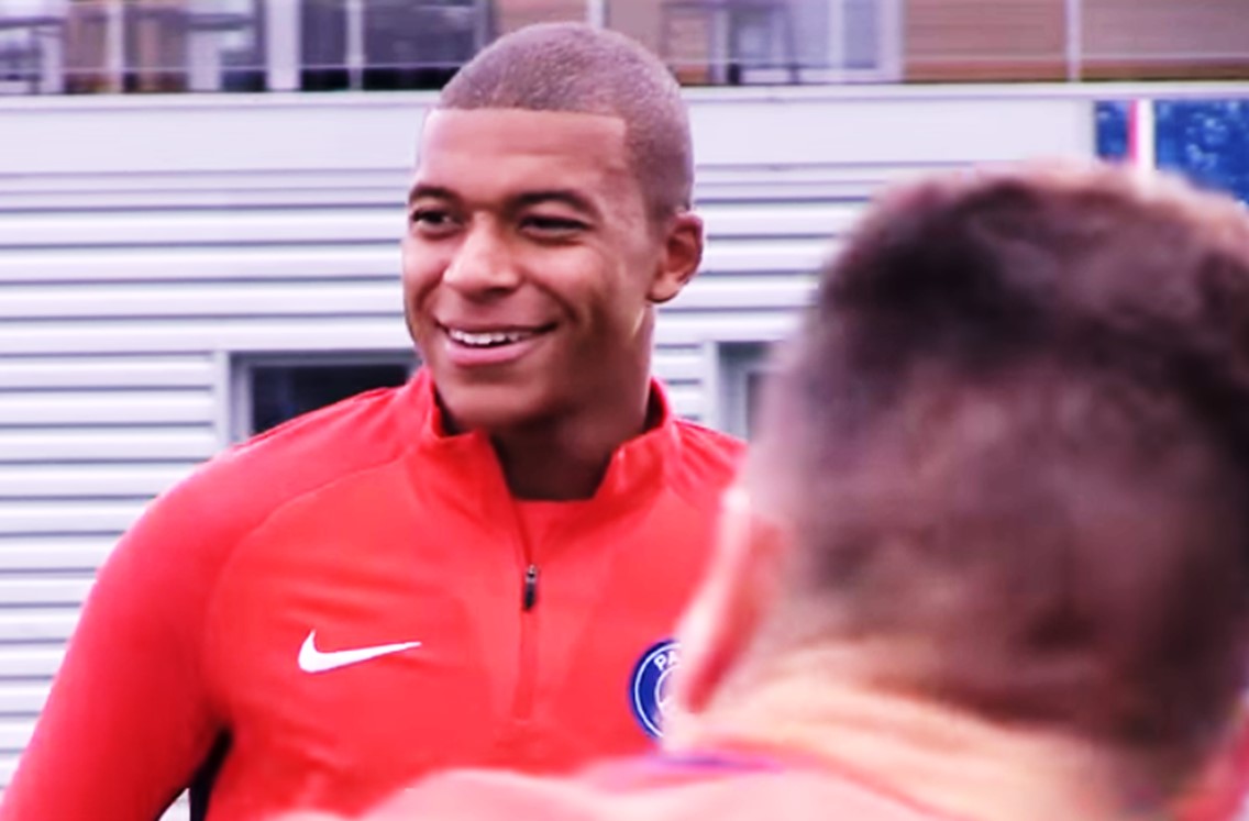 Maillot blanc mbappe