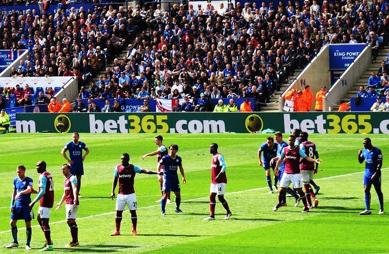 premier league sponsoring maillot opérateurs paris sportifs